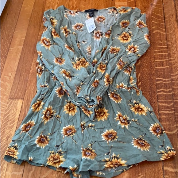 NWT FOREVER 21 Romper - Size L - Picture 3 of 5